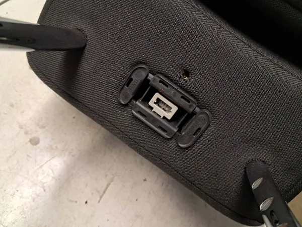 Peugeot 5008 Front Seat Headrest with Monitor image 6