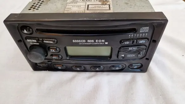 Rádio Ford Galaxy I usado OEM 4M21-18K876-KA image 2