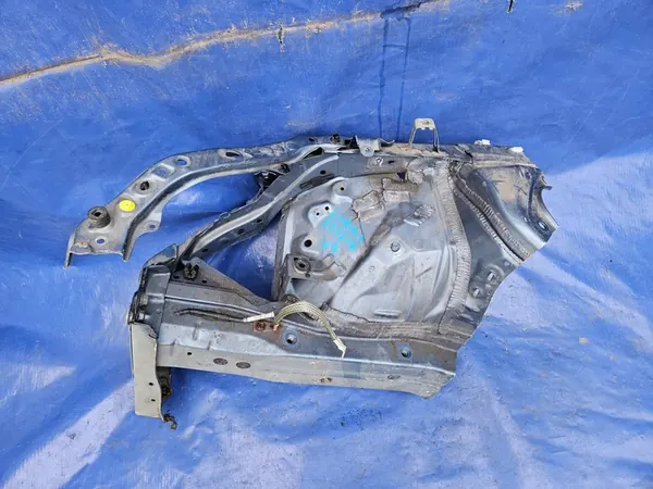 TOYOTA COROLLA E21 Membro Longitudinal Direito OEM image 2