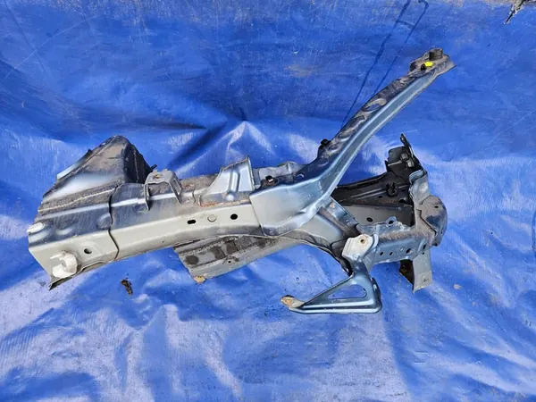 TOYOTA COROLLA E21 Membro Longitudinal Direito OEM image 3