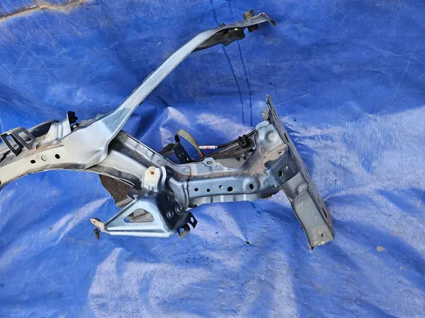 TOYOTA COROLLA E21 Membro Longitudinal Direito OEM image 4