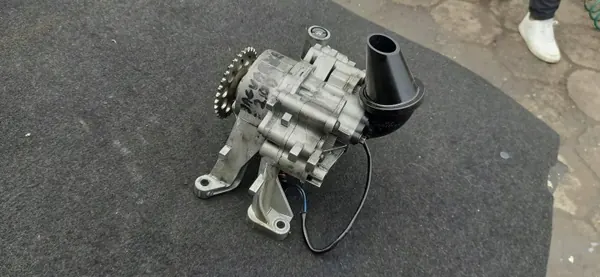 Pompe à huile Jaguar OEM G4D3-6L681-BA 2.0 Diesel image 2