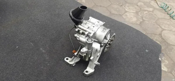 Pompe à huile Jaguar OEM G4D3-6L681-BA 2.0 Diesel image 3
