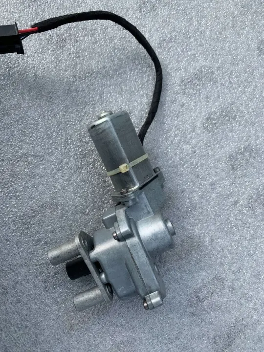 7E0843765A Moteur de serrage porte gauche VW Multivan T6 image 3
