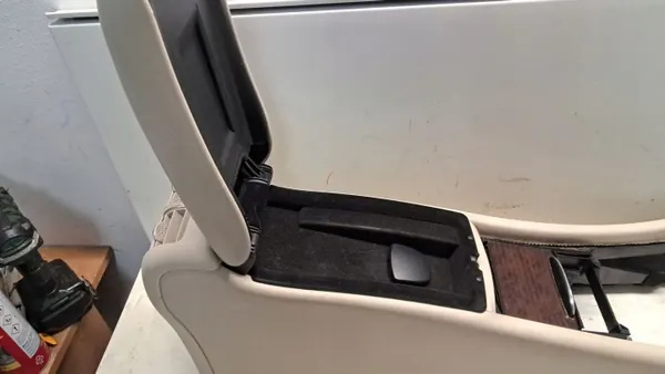 Mercedes-Benz C-klasse W203 middenconsole armsteun OEM A2036830075 image 5