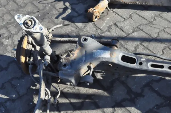 Kia Ceed I taka-akselipalkki OEM 273257 image 3