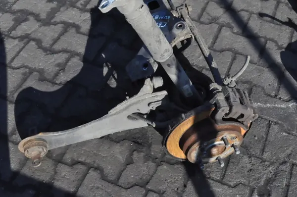 Kia Ceed I taka-akselipalkki OEM 273257 image 7