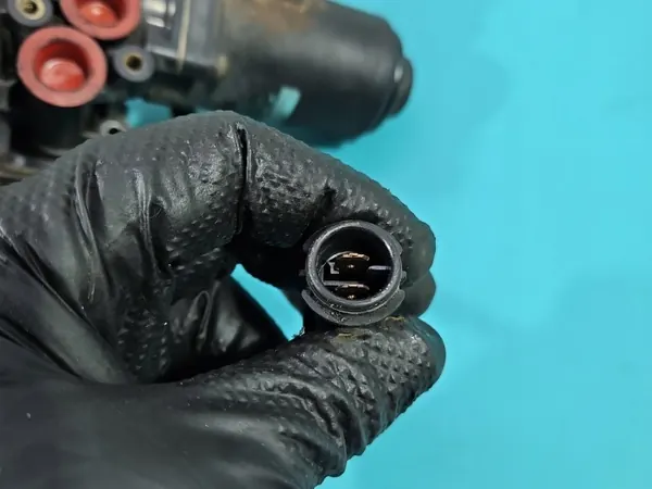 Soupape d'eau Audi OEM 4D0959617A pour A8 D2 image 10