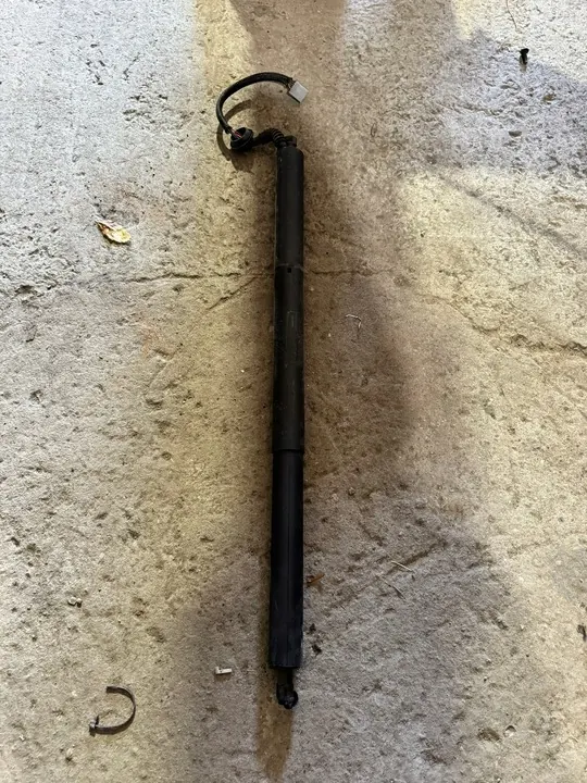 JEEP GRAND CHEROKEE WK 2 Bakluckgasdämpare image 2