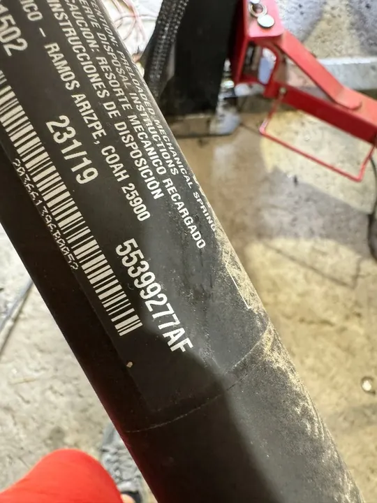 JEEP GRAND CHEROKEE WK 2 Bakluckgasdämpare image 3