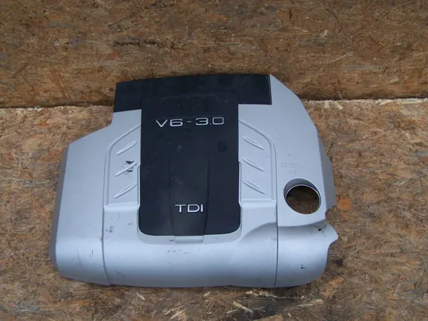 Couvercle de moteur Audi Q7 3.0 TDI OEM image 1