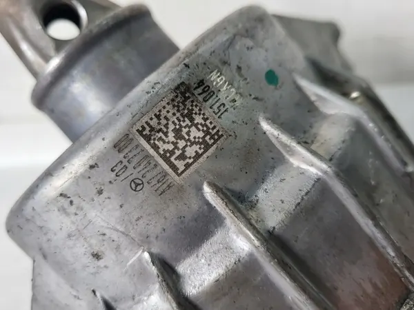 Mercedes Motorfäste A1672407300 Höger Sida image 3