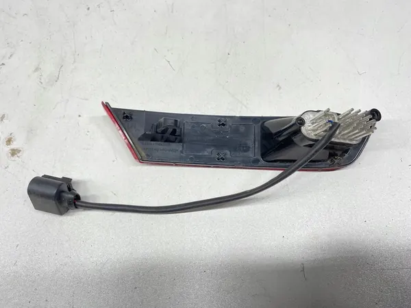 Vasen takavalaisin VW Up 2016- image 2