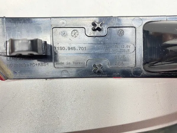 Vasen takavalaisin VW Up 2016- image 3