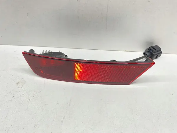 Vasen takavalaisin VW Up 2016- image 4