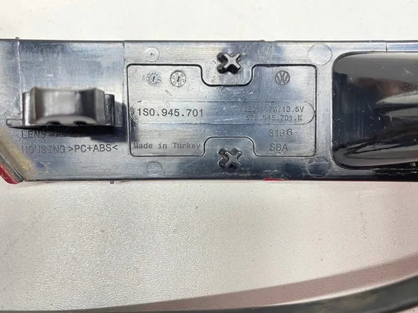 Vasen takavalaisin VW Up 2016- image 6