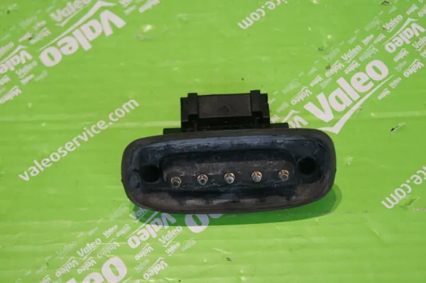 Mercedes Vito W447 liukuoven mikrokytkin OEM 6398200654 image 2