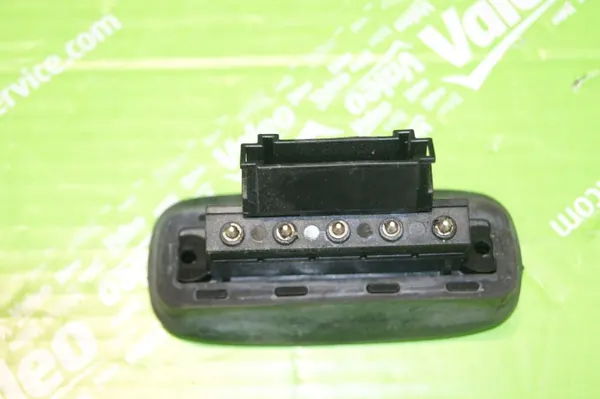 Mercedes Vito W447 liukuoven mikrokytkin OEM 6398200654 image 4