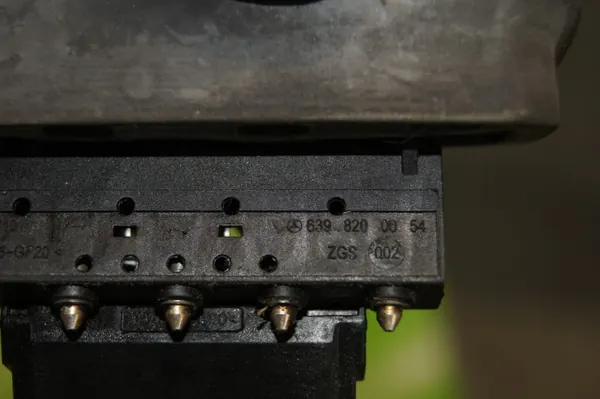 Mercedes Vito W447 liukuoven mikrokytkin OEM 6398200654 image 6