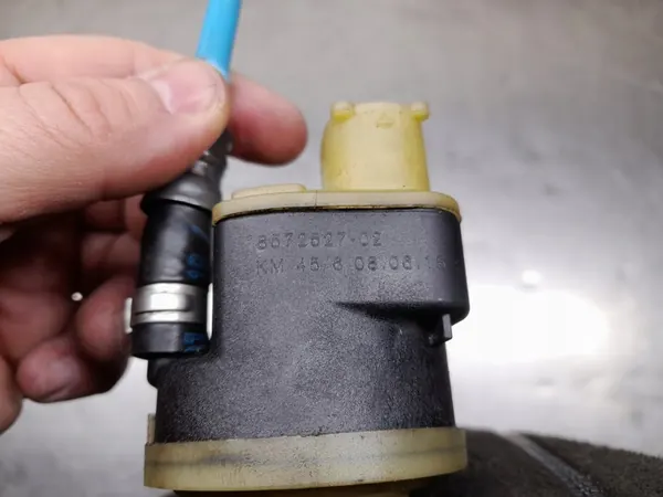 Chauffage de carburant BMW F10 F11 3.0 D 8572527 image 3