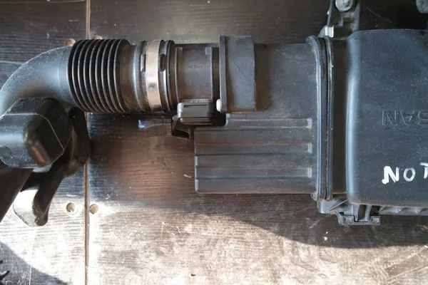 Nissan Ilmansuodattimen Kotelo Note II E12 OEM 165003VD0A image 3