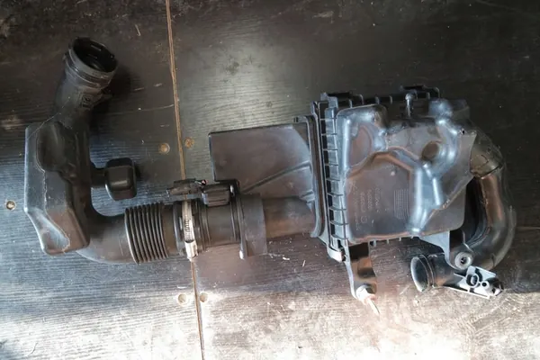 Nissan Ilmansuodattimen Kotelo Note II E12 OEM 165003VD0A image 5