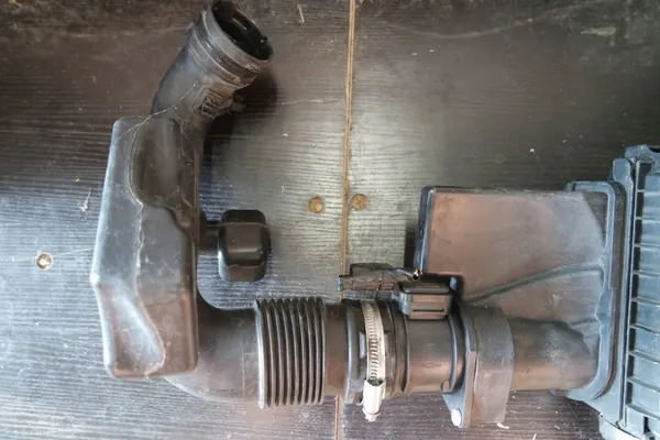 Nissan Ilmansuodattimen Kotelo Note II E12 OEM 165003VD0A image 7