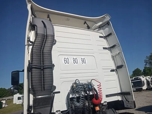 Volvo FM4 XL Cabine Haute Complète OEM 85140140 - 2015 image 6
