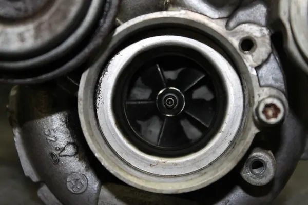 BMW F01 F07 F10 F12 E70 E71 5.0i N63B44A - Turbo image 3