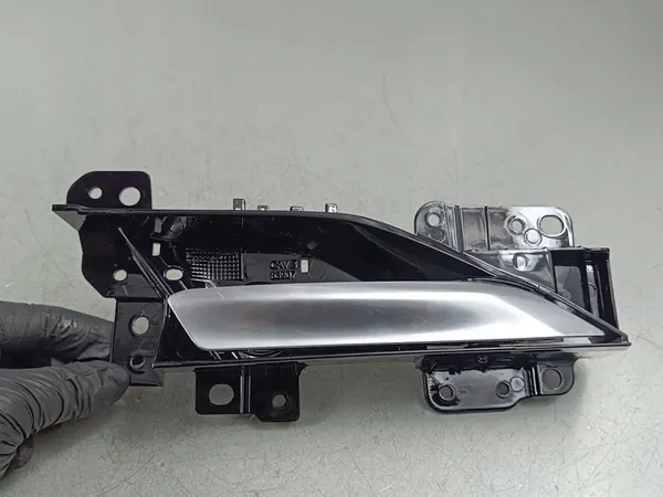 Poignée intérieure arrière Jeep Grand Wagoneer 2022 07292022 image 1