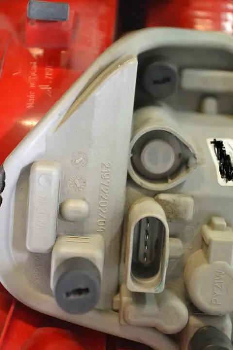 AUDI A4 B8 LIFT SEDAN LUZ TRASERA DERECHA LED image 9