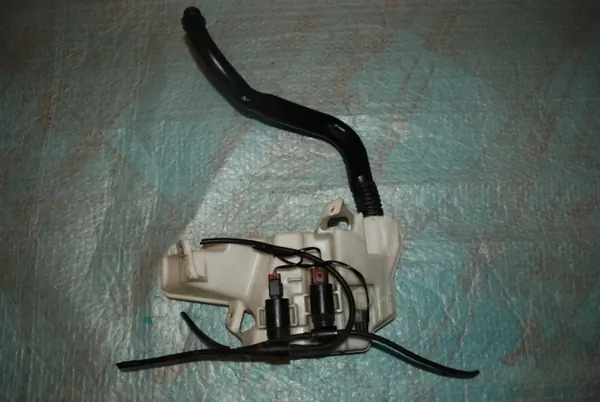 Réservoir lave-glace OEM BJ32-17B613-BD pour Range Rover Evoque image 2