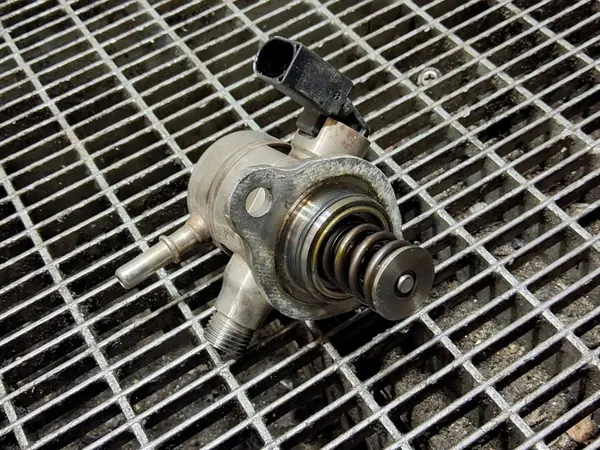 OEM 05E127027 Högtrycksbränslepump för Seat Ateca image 3