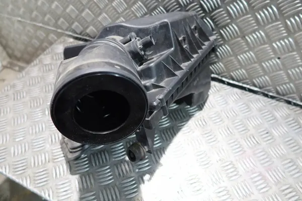 Ilmansuodattimen kotelo alhaalla Opel Zafira C 1.6 CDTI image 5