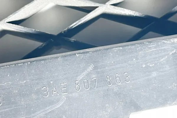 Supporto centrale paraurti posteriore VW PASSAT B7 3AE807863 image 3