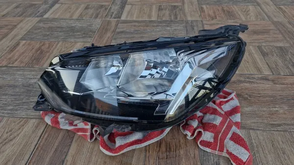 Linker Voorlicht Peugeot 208 II OEM 9823194080 image 2