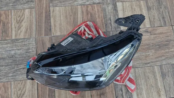 Linker Voorlicht Peugeot 208 II OEM 9823194080 image 3