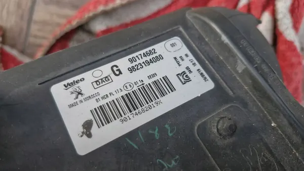 Linker Voorlicht Peugeot 208 II OEM 9823194080 image 4