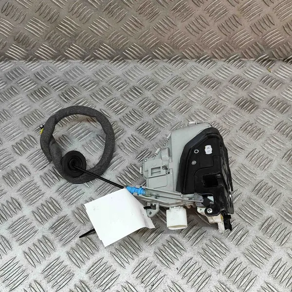 Höger framdörrslås Audi Q3 8U 2016 image 4