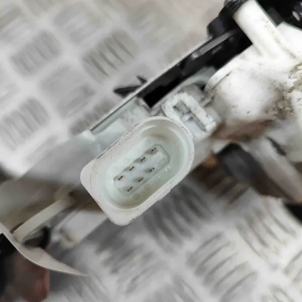 Höger framdörrslås Audi Q3 8U 2016 image 5