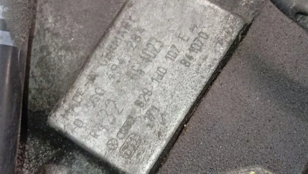 Audi 80/90/S2 B4 Brandstofpomp OEM 028130107E image 4