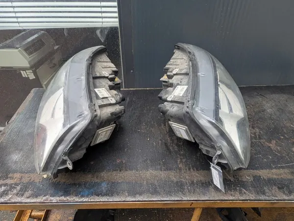 Faróis Bi-Xenon VW T5 Lift 7E5941015C image 2