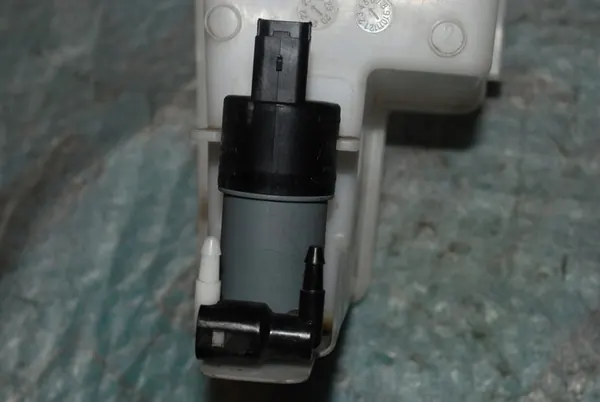 Pesunesteen säiliö Nissan Qashqai J12 2021- 28910-6UA0A image 3