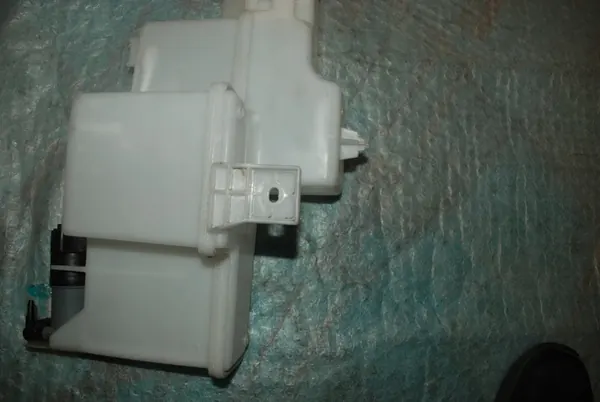 Pesunesteen säiliö Nissan Qashqai J12 2021- 28910-6UA0A image 8