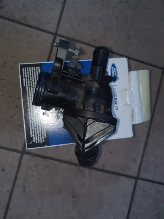 Termostat OEM KK2Q-9K478-CA för Ford Transit/Custom image 5