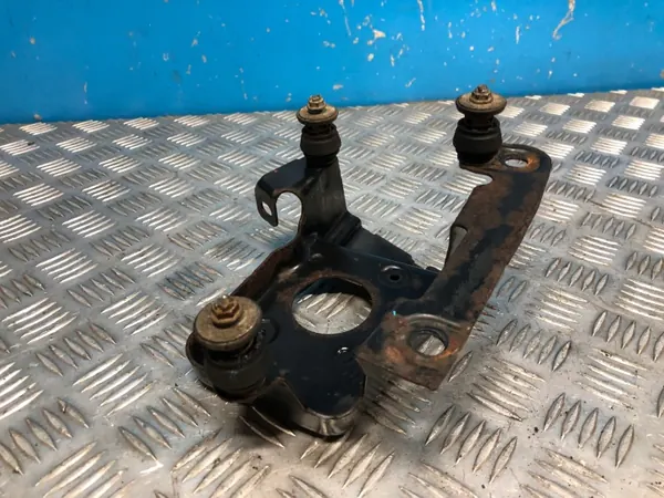 Support de compresseur suspension air W164 Mercedes image 3