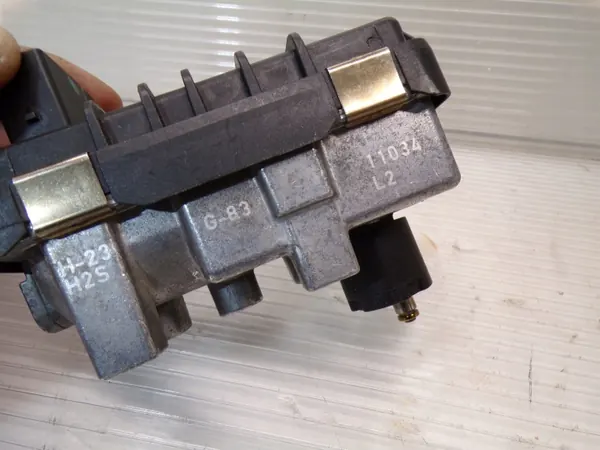 Actuateur Turbo OEM 767649 pour Audi A8 D4 4.2 TDI image 3