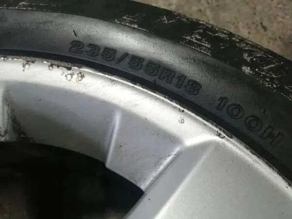 Rueda de repuesto Lexus RX OEM 23555R18 - Usada image 4