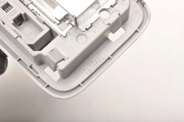 Luz de cabina Suzuki Jimny IV OEM 394604 - Usado image 3