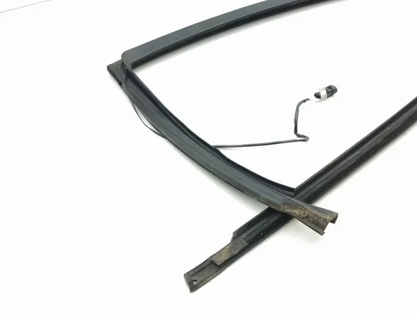 Maserati Quattroporte 2005 achterdeur raamrubber OEM AMD206967 image 7